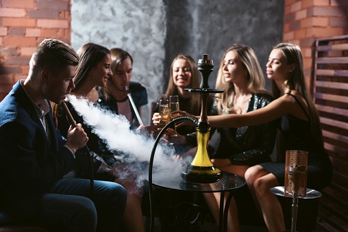 Fumare il Narghilè in compagnia: ruolo sociale