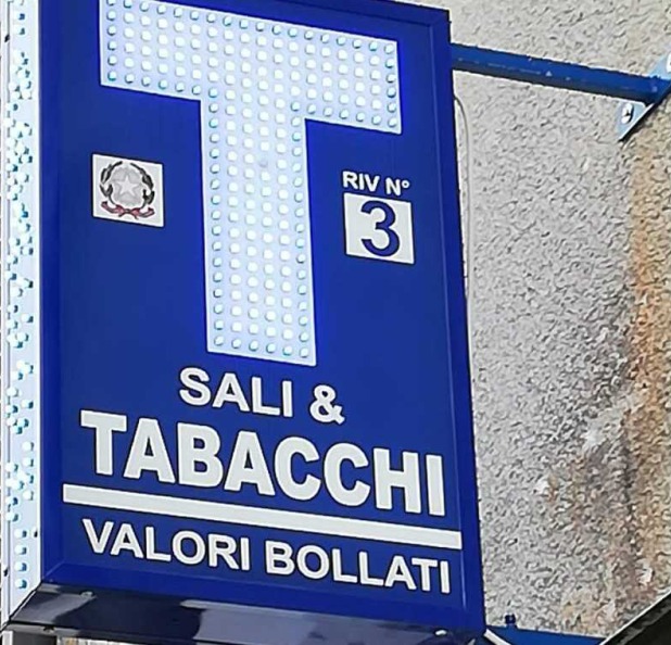 Un elenco di tabaccherie che hanno il tabacco d...