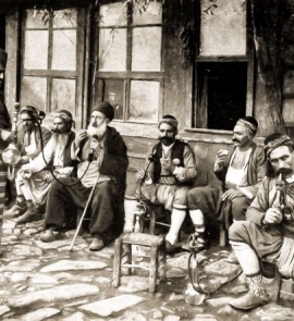 Narghilè: La lunga Storia della shisha nei secoli